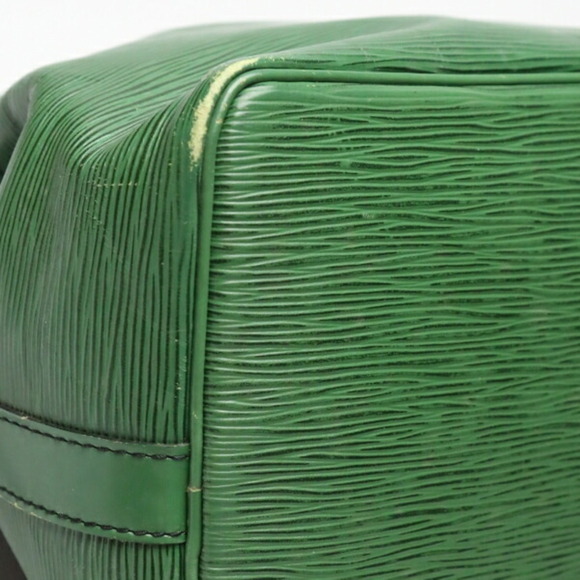 LOUIS VUITTON Green Shoulder Bag - Picture 8 of 15